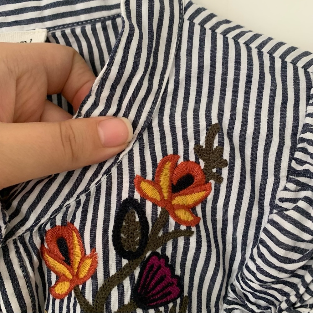 Dance & Marvel Blue Stripe Floral Embroidered Ruffle Long Sleeve Button Top L - Picture 4 of 13
